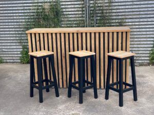taburete-y-barra-listada-madera-plegable