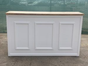 Barra de madera con marco
