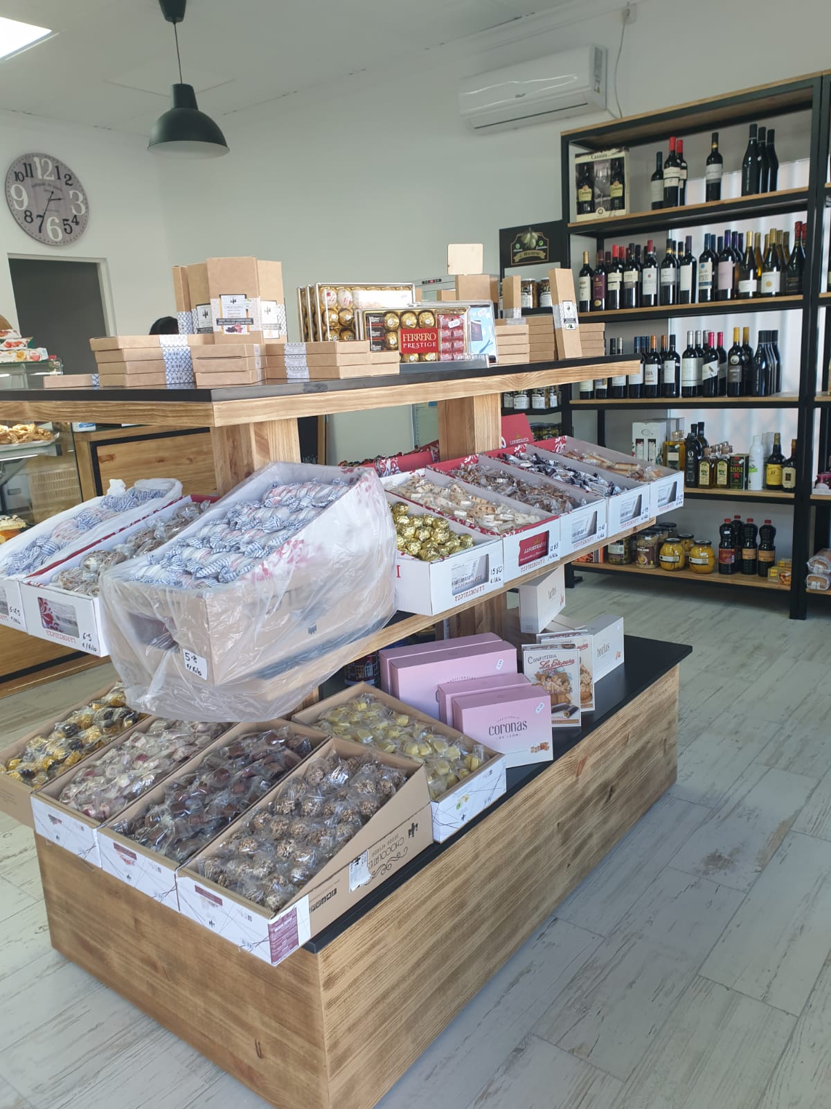 EXPOSITOR PIRAMIDAL DE MADERA - Imagen 4