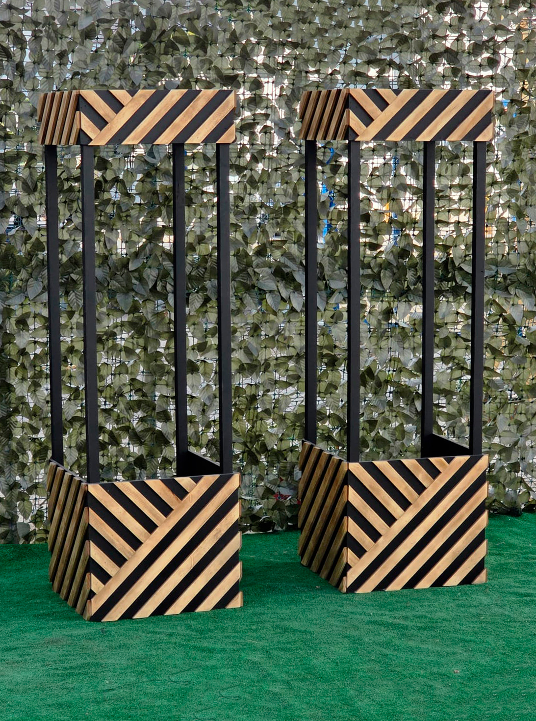 TOTEM DE MADERA LISTADO DIAGONAL - Imagen 3