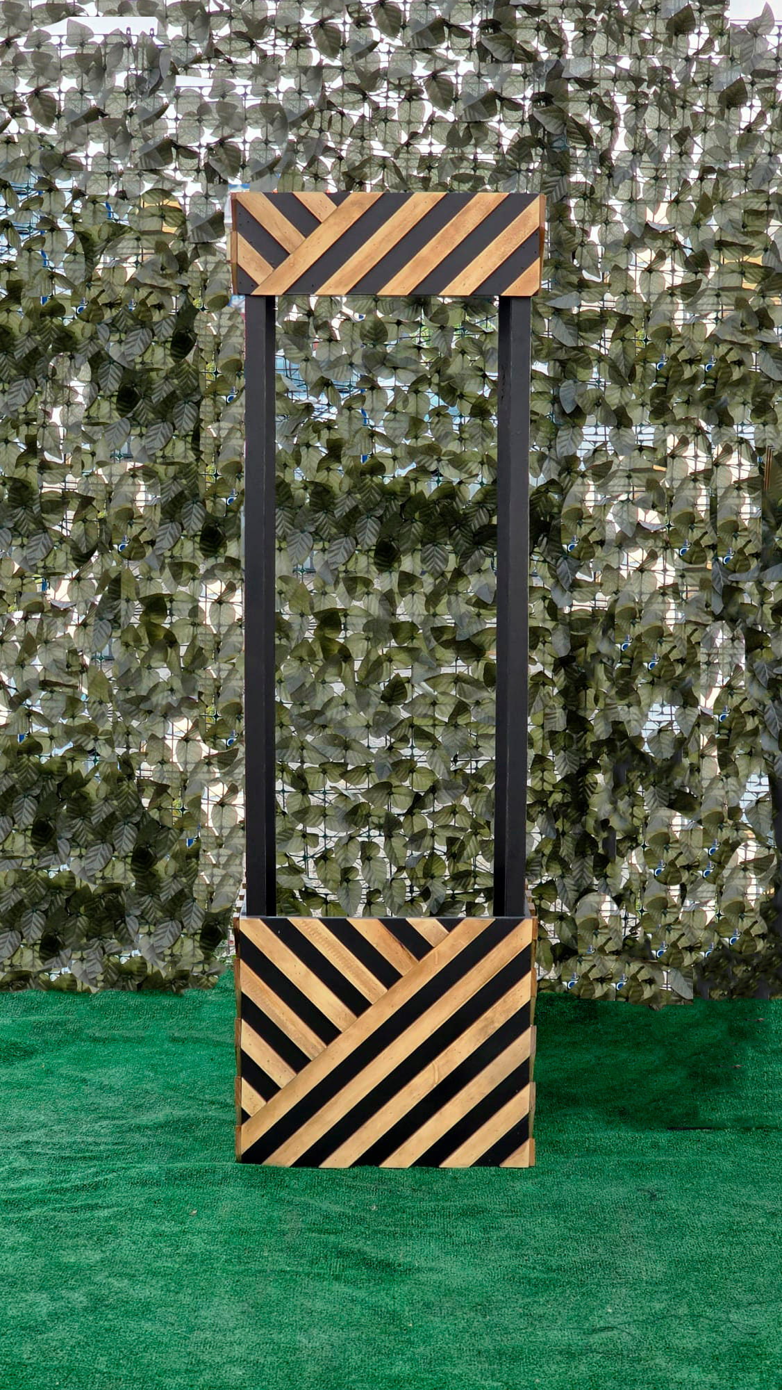 TOTEM DE MADERA LISTADO DIAGONAL - Imagen 4