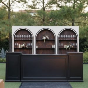 Alternative view of MOSTRADOR DE MADERA PLEGABLE CON COLUMNAS